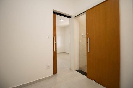 Casa de condomínio à venda com 350m², 4 quartos e 3 vagas Casa de condomínio à venda com 350m², 4 quartos e 3 vagasCloset da Suíte 2