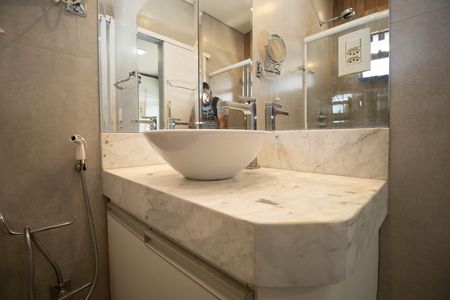 Casa de condomínio à venda com 350m², 4 quartos e 3 vagas Casa de condomínio à venda com 350m², 4 quartos e 3 vagasBanheiro da Suíte 3