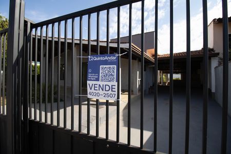 Casa de condomínio à venda com 350m², 4 quartos e 3 vagas Casa de condomínio à venda com 350m², 4 quartos e 3 vagasPlaca