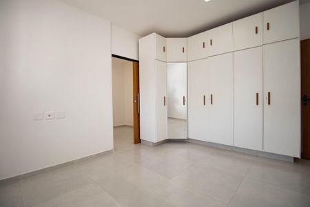 Casa de condomínio à venda com 350m², 4 quartos e 3 vagas Casa de condomínio à venda com 350m², 4 quartos e 3 vagasSuíte 2