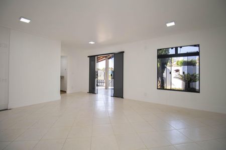Sala de casa de condomínio à venda com 4 quartos, 350m² em Sh Contagem, Brasília