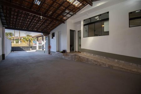 Casa de condomínio à venda com 350m², 4 quartos e 3 vagas Casa de condomínio à venda com 350m², 4 quartos e 3 vagasChurrasqueira