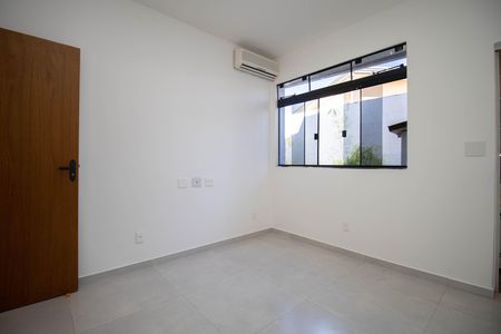 Casa de condomínio à venda com 350m², 4 quartos e 3 vagas Casa de condomínio à venda com 350m², 4 quartos e 3 vagasSuíte 1