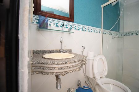 Casa de condomínio à venda com 350m², 4 quartos e 3 vagas Casa de condomínio à venda com 350m², 4 quartos e 3 vagasBanheiro