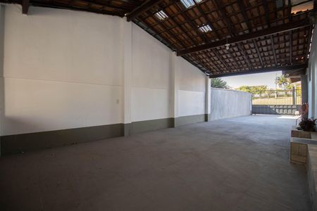 Casa de condomínio à venda com 350m², 4 quartos e 3 vagas Casa de condomínio à venda com 350m², 4 quartos e 3 vagasChurrasqueira