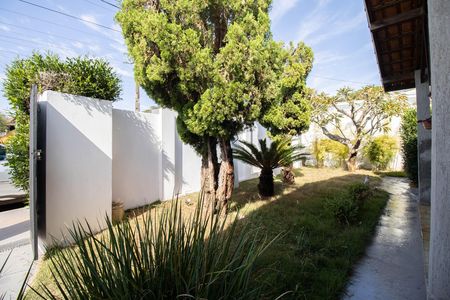 Casa de condomínio à venda com 350m², 4 quartos e 3 vagas Casa de condomínio à venda com 350m², 4 quartos e 3 vagasJardim