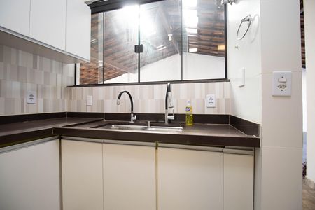 Casa de condomínio à venda com 350m², 4 quartos e 3 vagas Casa de condomínio à venda com 350m², 4 quartos e 3 vagasCozinha