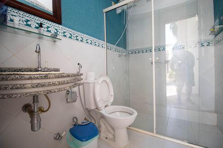 Casa de condomínio à venda com 350m², 4 quartos e 3 vagas Casa de condomínio à venda com 350m², 4 quartos e 3 vagasBanheiro