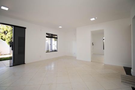 Sala de casa de condomínio à venda com 4 quartos, 350m² em Sh Contagem, Brasília
