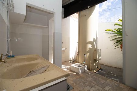 Casa de condomínio à venda com 350m², 4 quartos e 3 vagas Casa de condomínio à venda com 350m², 4 quartos e 3 vagasÁrea de Serviço