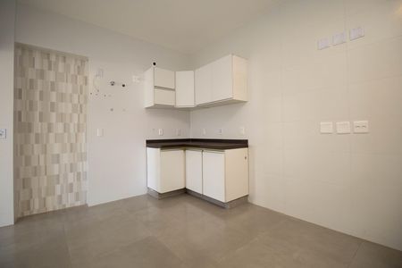 Casa de condomínio à venda com 350m², 4 quartos e 3 vagas Casa de condomínio à venda com 350m², 4 quartos e 3 vagasCozinha