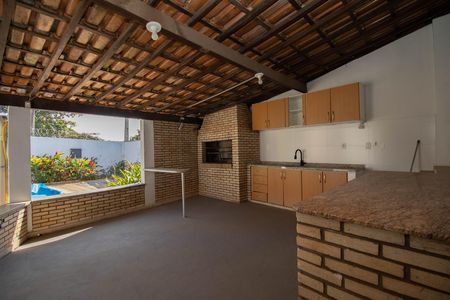 Casa de condomínio à venda com 350m², 4 quartos e 3 vagas Casa de condomínio à venda com 350m², 4 quartos e 3 vagasChurrasqueira