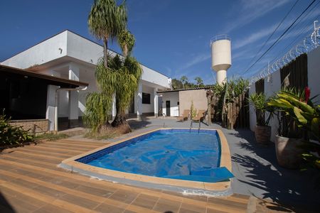 Casa de condomínio à venda com 350m², 4 quartos e 3 vagas Casa de condomínio à venda com 350m², 4 quartos e 3 vagasPiscina