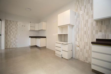 Casa de condomínio à venda com 350m², 4 quartos e 3 vagas Casa de condomínio à venda com 350m², 4 quartos e 3 vagasCozinha