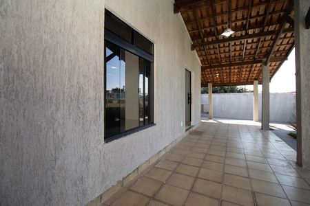 Casa de condomínio à venda com 350m², 4 quartos e 3 vagas Casa de condomínio à venda com 350m², 4 quartos e 3 vagasVaranda