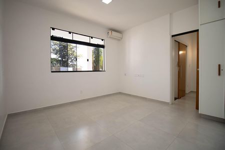 Casa de condomínio à venda com 350m², 4 quartos e 3 vagas Casa de condomínio à venda com 350m², 4 quartos e 3 vagasSuíte 2