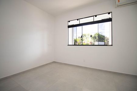 Casa de condomínio à venda com 350m², 4 quartos e 3 vagas Casa de condomínio à venda com 350m², 4 quartos e 3 vagasSuíte 2