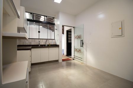 Casa de condomínio à venda com 350m², 4 quartos e 3 vagas Casa de condomínio à venda com 350m², 4 quartos e 3 vagasCozinha