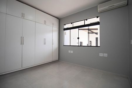 Casa de condomínio à venda com 350m², 4 quartos e 3 vagas Casa de condomínio à venda com 350m², 4 quartos e 3 vagasSuíte 3