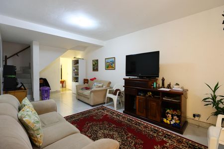 Casa à venda com 2 quartos, 250m² em Vila Franca, São Paulo