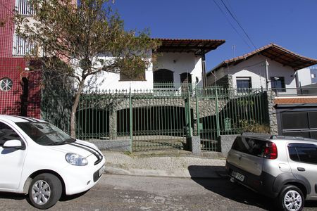 Fachada de casa à venda com 5 quartos, 300m² em Alto Caiçaras, Belo Horizonte