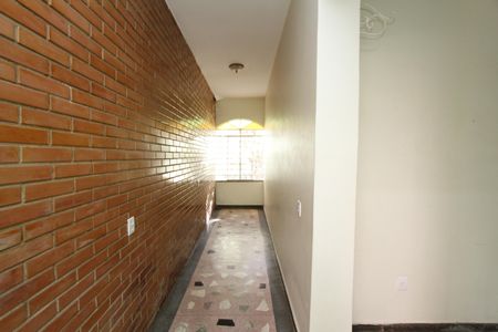 Casa para alugar com 300m², 5 quartos e 2 vagasEscritório