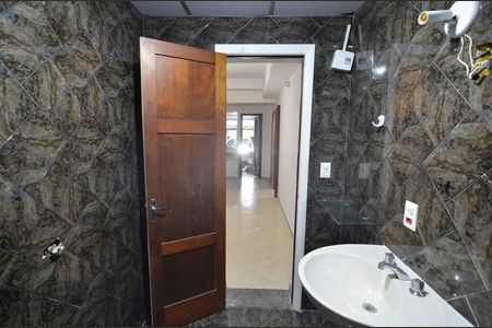 Casa para alugar com 166m², 2 quartos e 2 vagas Casa para alugar com 166m², 2 quartos e 2 vagasBanheiro da Suíte 2