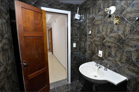 Casa para alugar com 166m², 2 quartos e 2 vagas Casa para alugar com 166m², 2 quartos e 2 vagasBanheiro da Suíte 2