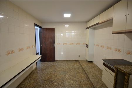 Casa para alugar com 166m², 2 quartos e 2 vagas Casa para alugar com 166m², 2 quartos e 2 vagasCozinha