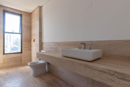 Apartamento à venda com 377m², 4 quartos e 4 vagasBanheiro da Suíte 2