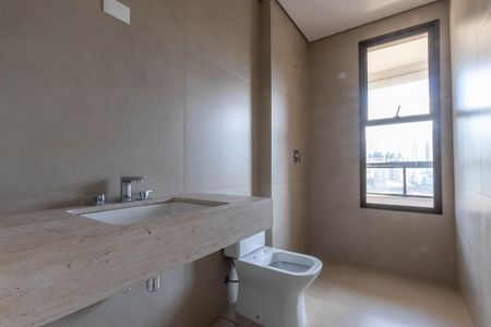 Apartamento à venda com 377m², 4 quartos e 4 vagasBanheiro da Suíte 3