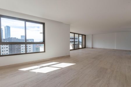 Apartamento à venda com 377m², 4 quartos e 4 vagasSala