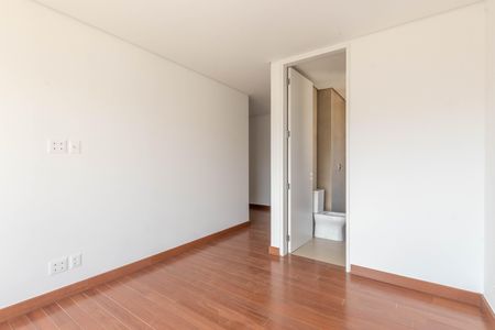 Apartamento à venda com 377m², 4 quartos e 4 vagasSuíte 1