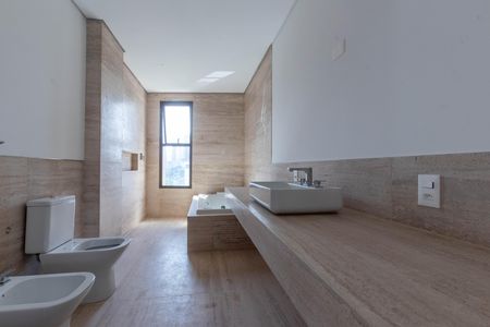 Apartamento à venda com 377m², 4 quartos e 4 vagasBanheiro da Suíte 1