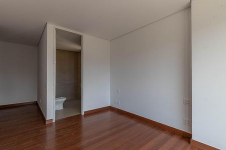 Apartamento à venda com 377m², 4 quartos e 4 vagasSuíte 1