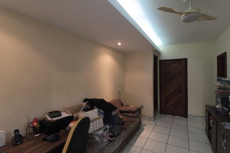 Casa à venda com 180m², 3 quartos e 4 vagasHall dos Quartos