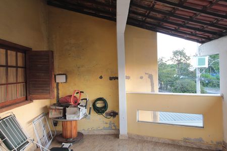 Casa à venda com 180m², 3 quartos e 4 vagasVaranda Frontal