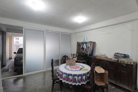 Casa à venda com 180m², 3 quartos e 4 vagasÁrea de Serviço