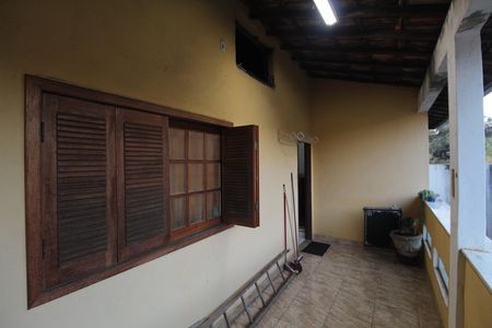 Casa à venda com 180m², 3 quartos e 4 vagasVaranda Traseira
