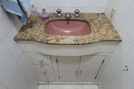 Lavabo de casa à venda com 3 quartos, 180m² em Alípio de Melo, Belo Horizonte