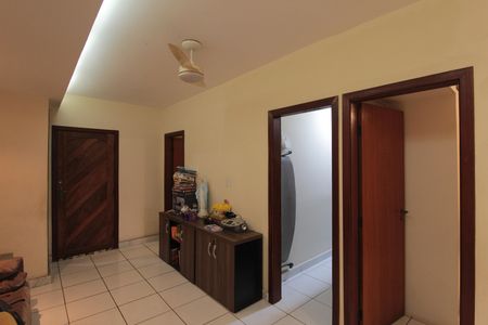 Casa à venda com 180m², 3 quartos e 4 vagasHall dos Quartos