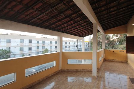 Casa à venda com 180m², 3 quartos e 4 vagasVaranda Frontal