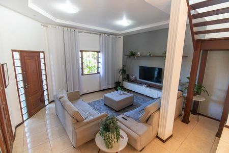 Casa à venda com 5 quartos, 215m² em Itaipu, Niterói