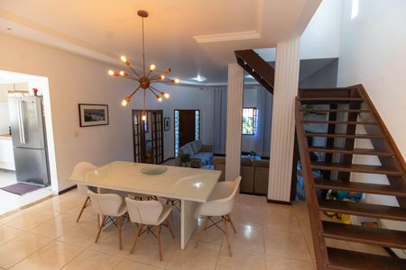 Sala de casa à venda com 5 quartos, 215m² em Itaipu, Niterói