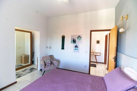Suíte 1 de casa à venda com 5 quartos, 215m² em Itaipu, Niterói