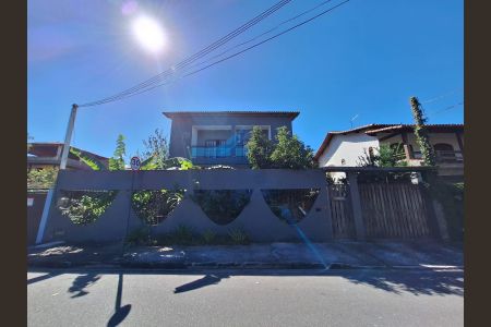 Fachada de casa à venda com 5 quartos, 215m² em Itaipu, Niterói
