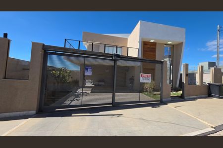 Fachada placa  de casa de condomínio à venda com 3 quartos, 250m² em Residencial Parque dos Buritis, Lagoa Santa