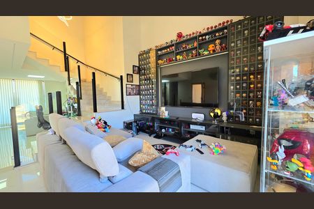 Casa de condomínio à venda com 250m², 3 quartos e 4 vagas Casa de condomínio à venda com 250m², 3 quartos e 4 vagasSala