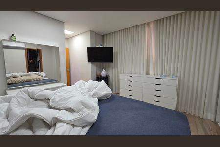 Casa de condomínio à venda com 250m², 3 quartos e 4 vagas Casa de condomínio à venda com 250m², 3 quartos e 4 vagasSuíte