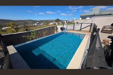 Casa de condomínio à venda com 250m², 3 quartos e 4 vagas Casa de condomínio à venda com 250m², 3 quartos e 4 vagasPiscina